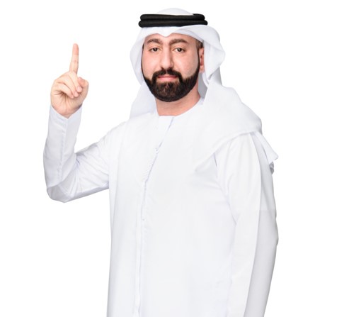 A male UAE national in Emirati national dress